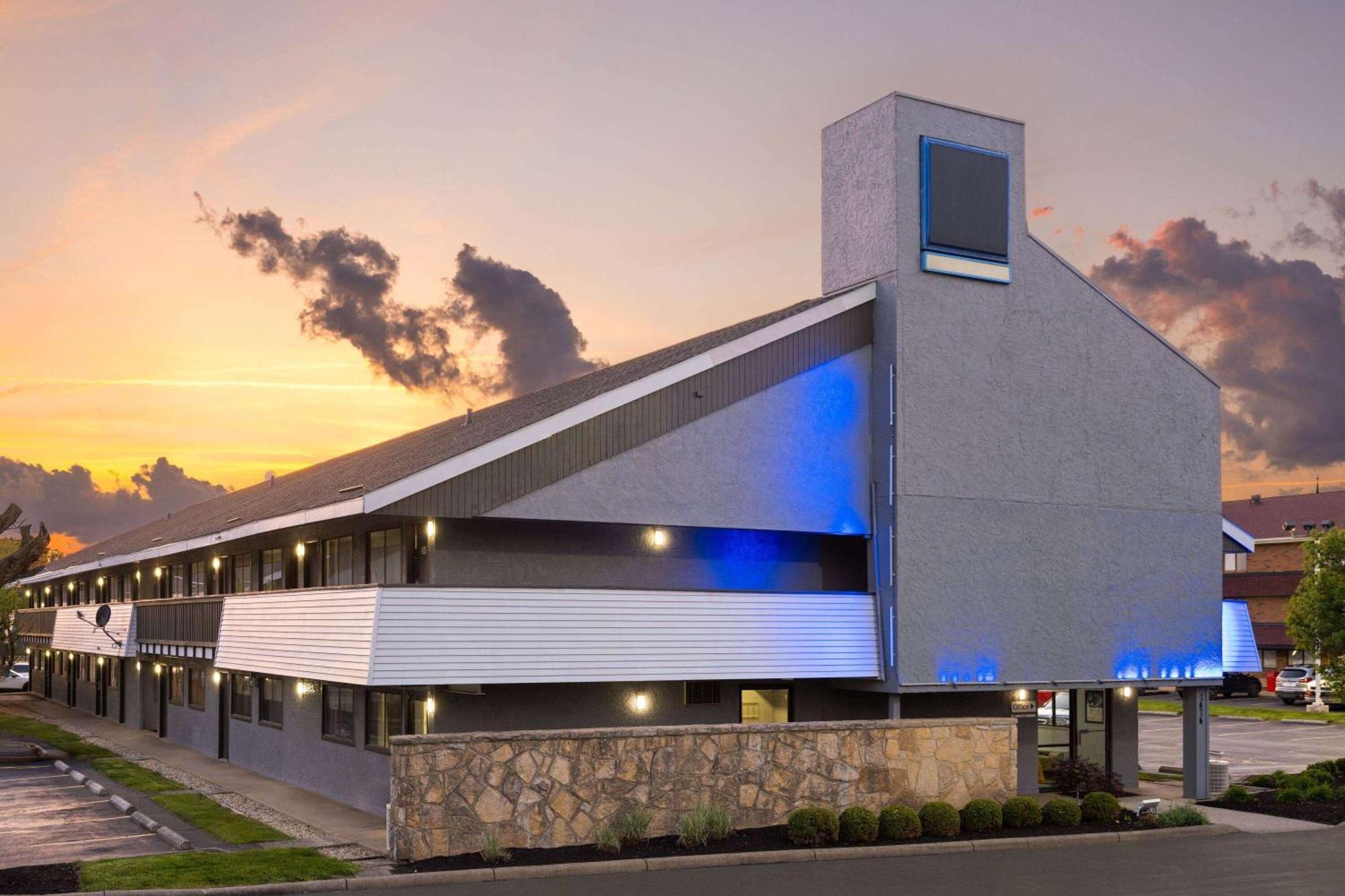 Days Inn By Wyndham Columbus Worthington Exterior foto